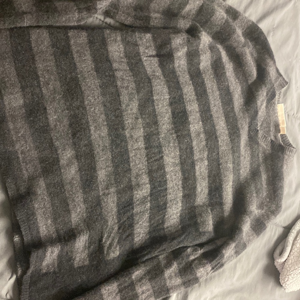 soft fuzzy top that’s stretchable